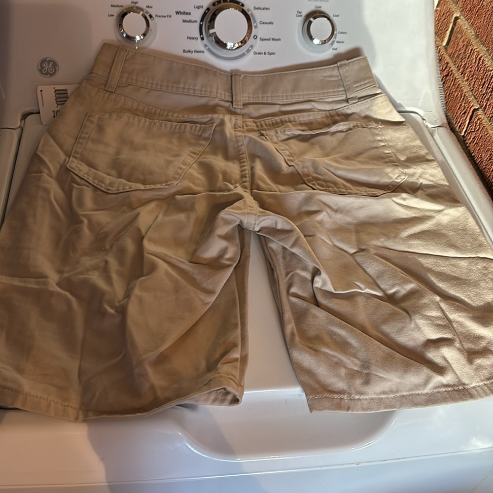 NWT Riders by Lee Tan Khaki Bermuda Shorts Instantly Slims You Irregular 10 M - Picture 11 of 16